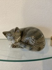 Goebel Katze liegend schlafend