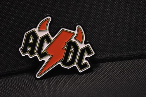Pin badge battle - ac/dc,