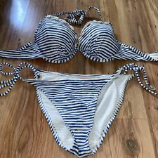 Hunkemöller, Bikini, M. 75 E. Hellblau Gestreift. Muschel Design
