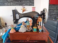 Enesco Spieluhr SEW PETITE NÄHMASCHINE 
