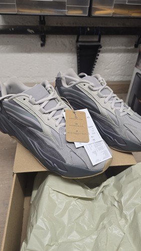 Adidas yeezy boost 700 - 700, v2