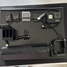GoPro Hero 7 Black, viel Zubehör, Volta Batteriegriff, Stativ