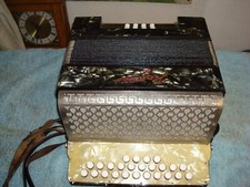 Sehr Altes Akkordeon Reggea Holz ca. 1920-1930 Knopfakkordeon mit Koffer