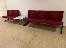 Praxiseinrichtung mit Tisch 