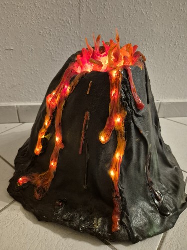 Diorama beleuchteter vulkan - beleuchteter,