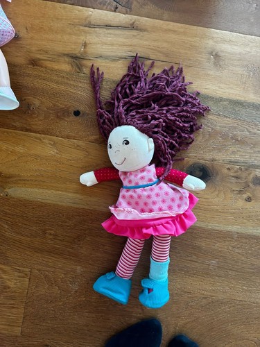 Stoffpuppe mit lila haaren - stoffpuppe,