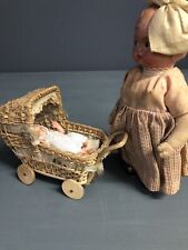 Antiker Korb Puppenstubenwagen + Celba Püppchen + Tanzpuppe
