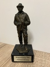 Bronze Figur? Metal Statue,Anglerkönig 1981 Herbert Hirtzig“ ca 19 cm