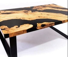 Schwarzer Olivenholztisch