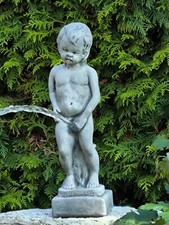 Wasserspeier " Männeken Piss " Steinguss Figur  Teichdekoration