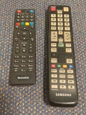 Zwei Stück Verschiedene Fernbedienungen Einmal Samsung Einmal Technisat Gebrauch