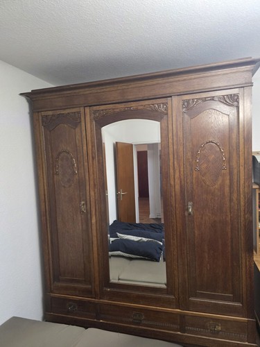 Antiker kleiderschrank von - antiker,