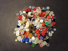 100 g Puppenknöpfe Knöpfe Konvolut Knopfmischung - viele Farben und Größen