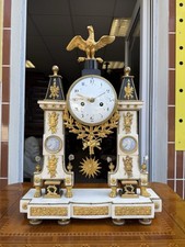 Louis Seize Pendule mit Datum Louis XVI Portaluhr Kaminuhr 1780 Sevres Medaille