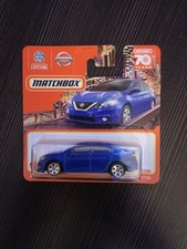 Matchbox 2016 Nissan Sentra 2023 blau 70/100 70 Years