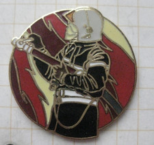 FEUERWEHR-MANN MIT SPRITZE /