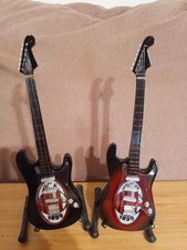 AC Milan Stratocaster form Sammler Gitarre. Schwarz 25cm Model mit Stand 9-98