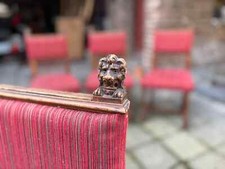 Stühle aus belgischer Eiche mit Löwenkopf-Verzierungen..
