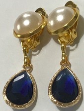 Ohrclips / kleine Tropfen / facettiertes Glas / vergoldete Fassung / 2,5 cm