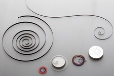 eine AUFZUGFEDER für