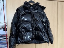 Schöne schwarze Lackjacke