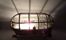 Alte Deckenleuchte Bunkerlampe