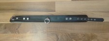 schwarzes Lederhalsband mit Ring 