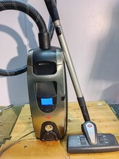 Staubsauger Lux Intelligence funktionsfähig, Schäden im Innenbereich der Tür