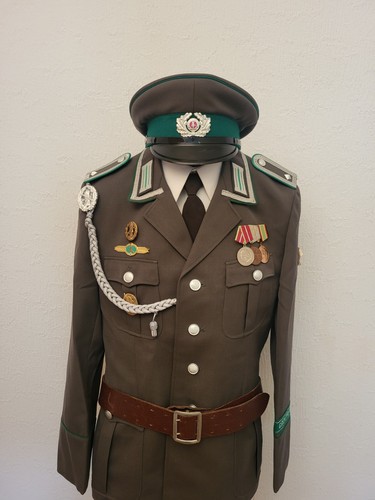 Ddr uniform der - -,
