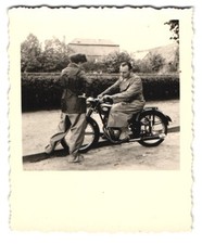 Fotografie Albert Widmaier, Neustadt bei Coburg, Motorrad Panther, Mann im Rege 