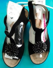 HSE24 Schuhe Größe 38 Echtleder Klettverschluss mit Blume aus Strasssteinen neu