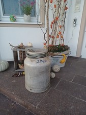 alte Milchkanne aus Metall ~