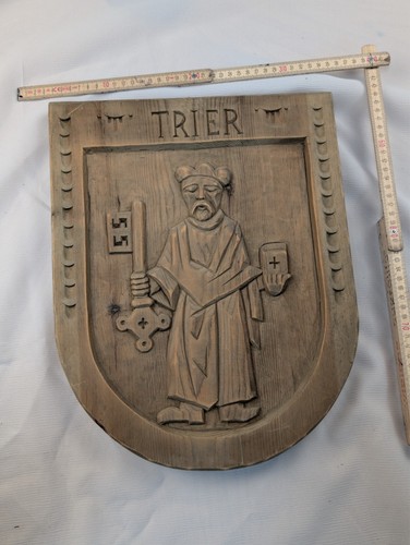 Handgeschnitzte holzwappen - handgeschnitzte,