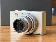 Leica D-LUX 2 Silber. Digitale Kompaktkamera.