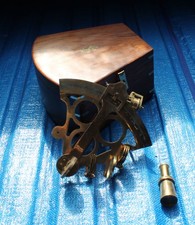 X-176 Marine Trommel - Sextant im Holzkasten- II.Wahl