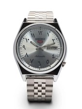 Vintage Seiko 5 Arabic Dial 37,5mm Silver Automatic 1980-1990