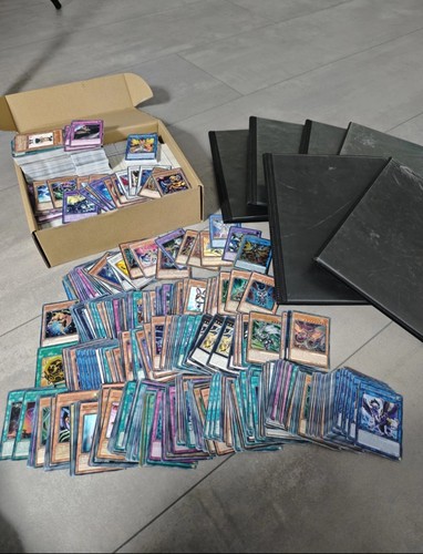 Verkaufe ordner mit - yu-gi-oh,