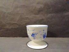 Alter Porzellan Eierbecher auf