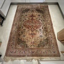 Handgewebter Seidenteppich