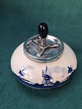 Drehbarer Aschenbecher im Delfter Stil