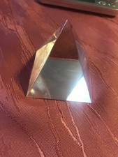 Glas Pyramide ca. 5 cm h x 4,5