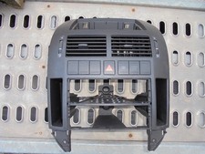Mittelkonsole Radioschacht