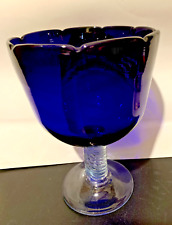 Kobaltblaues Glas: Gläser