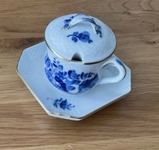 Royal Copenhagen Tasse mit Deckel u. Untertasse Blaue Blume dänisches Porzellan