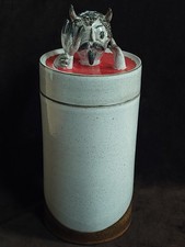 signierte , figürliche