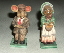 2 bekleidete englische Mäuse