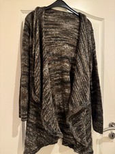 Strickjacke Mantel Strickmantel - L / XL mit Volant