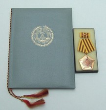 NVA Kampforden für Verdienste um Volk und Vaterland im Etui mit Urkunde!