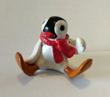 PINGU sitzend mit Schal rot Bullyland 1990 Sammelfigur 4 cm
