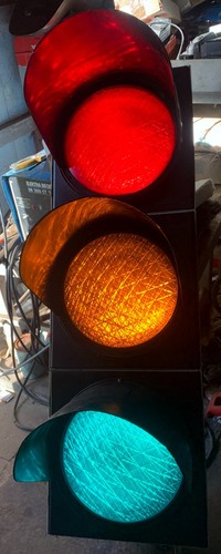 Verkehrsampel mit rot gelb und - verkehrsampel,